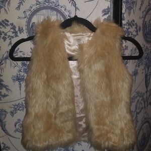 Girls' faux-fur vest *Used* Size M-L
